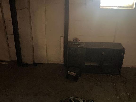 4th image of 2181 Ontario St