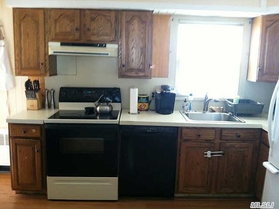 2nd image of 144 W 22nd St