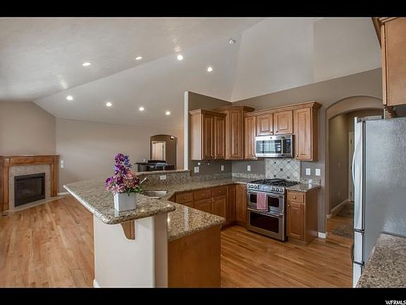Kitchen, granite counters