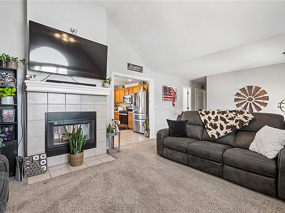 4th image of 814 W 7th Ave