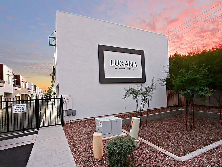 Luxana Apartments — Photo 38