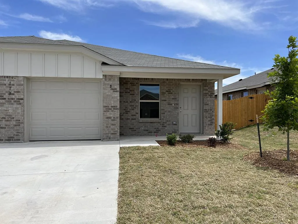 Building Photo - 113 Wind Ridge Dr #B