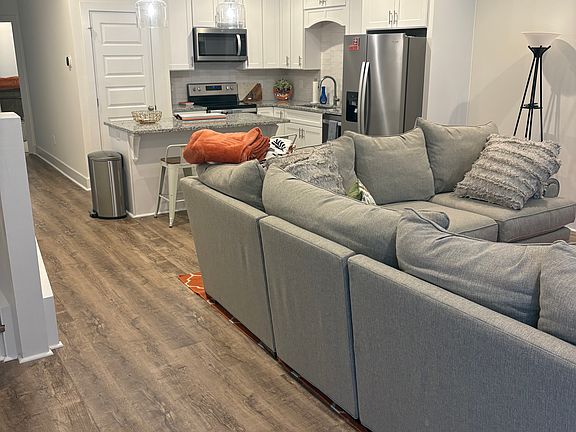 5th image of 302 Northgate Blvd