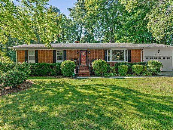 5th image of 2118 Belmont Dr