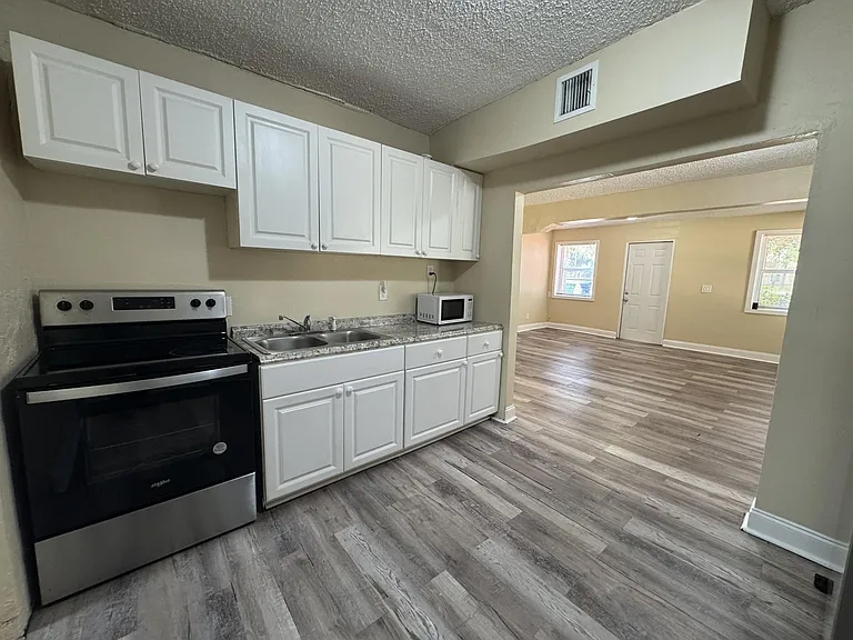 2881 NW 11th Pl — Photo 8