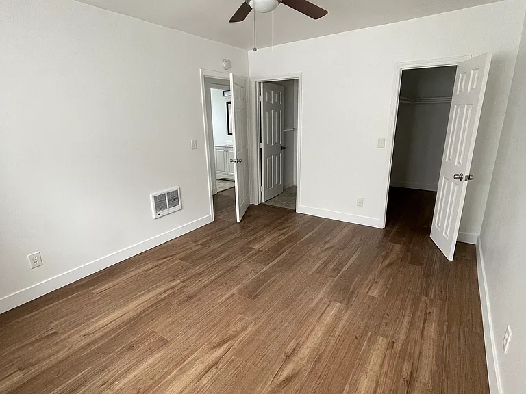 4131 Van Dyke Ave #4 — Photo 7