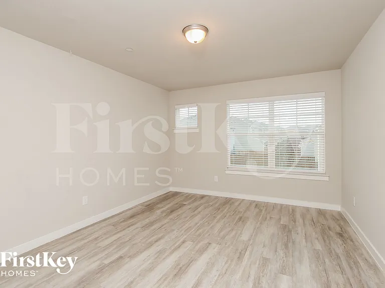 323 Aveen Path — Photo 11