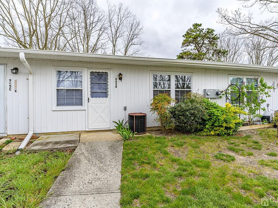 1st image of 945 Aberdeen Dr #1002