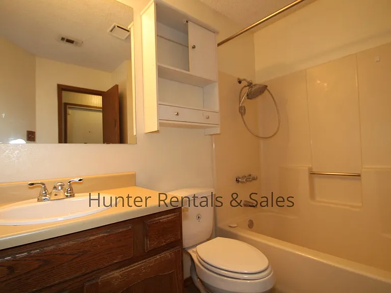 2404 Windmill Dr — Photo 17