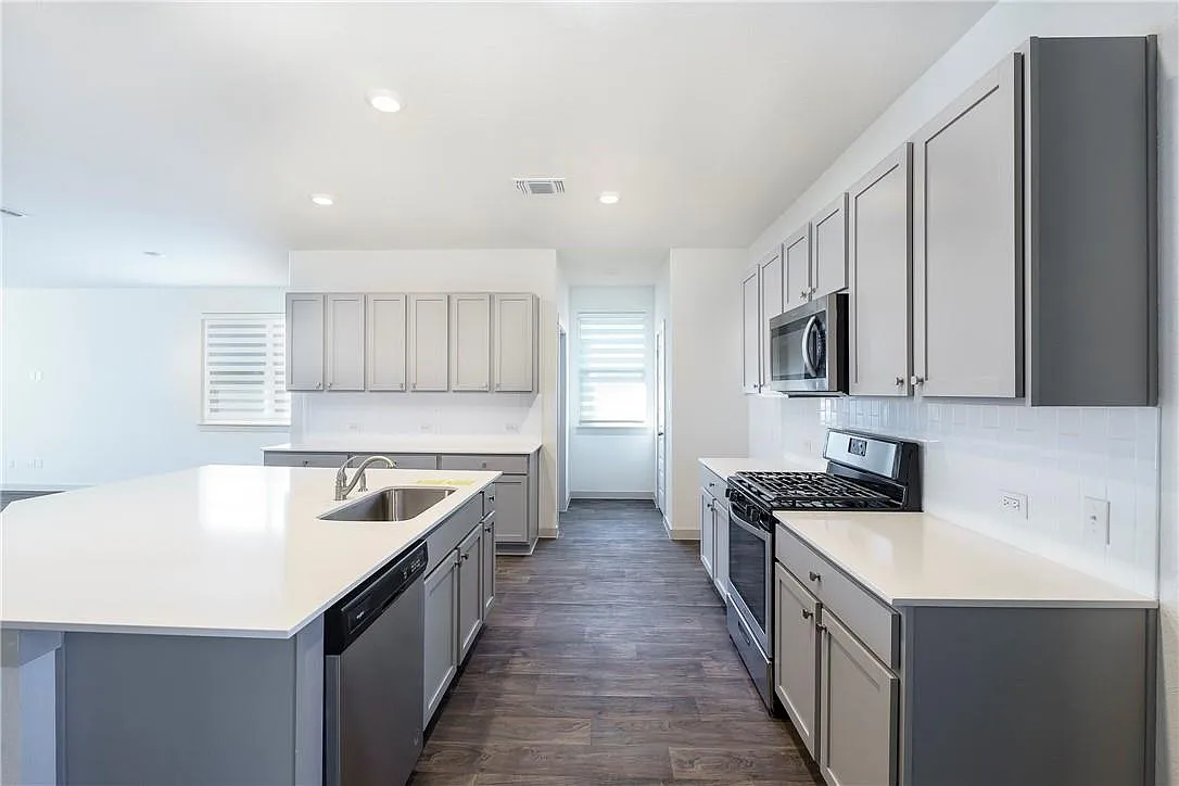 Building Photo - 128 Big Sandy Creek Dr