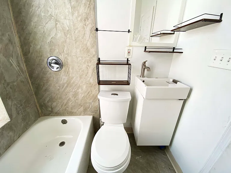 248 E Cambria St #2 — Photo 6
