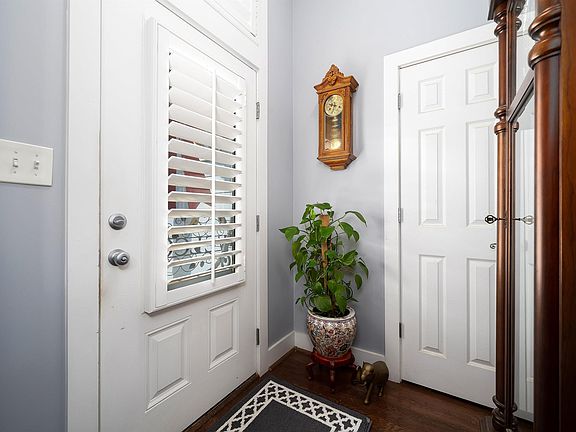 5th image of 6427 N Clubview Cir