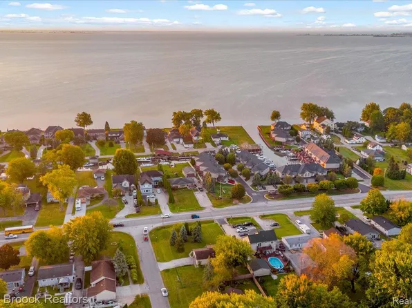 47685 Jefferson Ave, Chesterfield, MI 48047