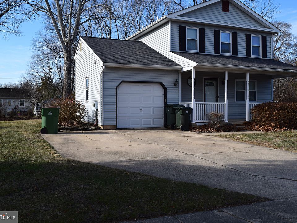 2nd image of 8 Hawthorne Ave