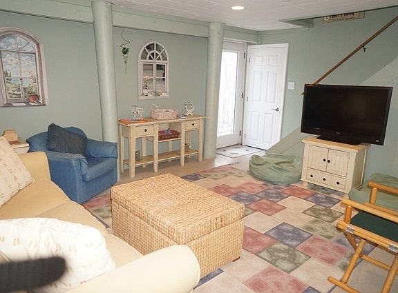 2nd image of 9 76th St #East