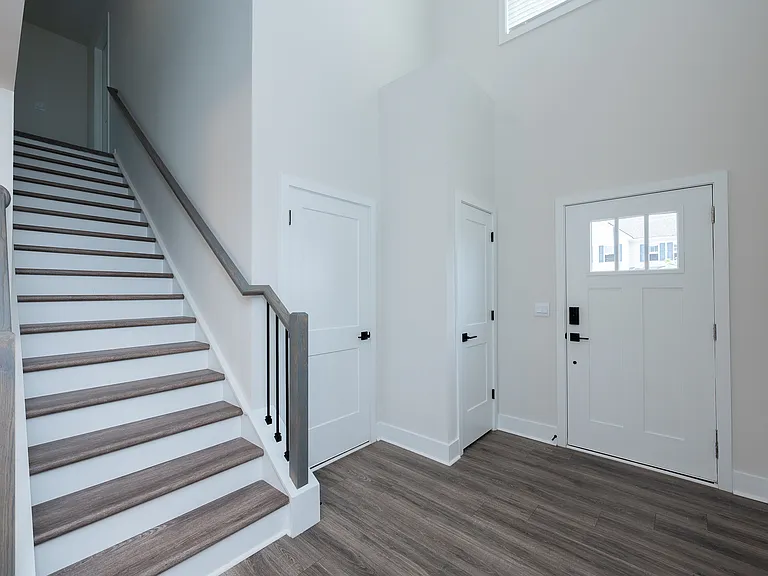 1004 Gresham Pl — Photo 2