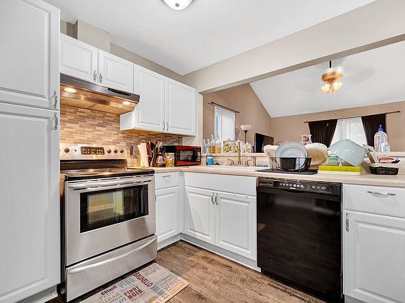 2nd image of 814 Wickford Dr