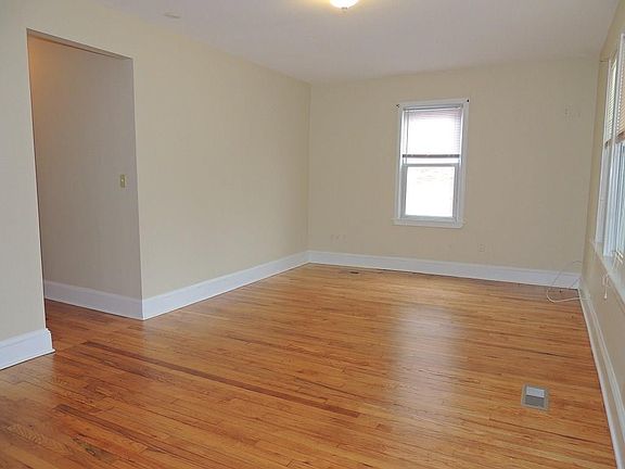 2nd image of 470 Lincoln Ave