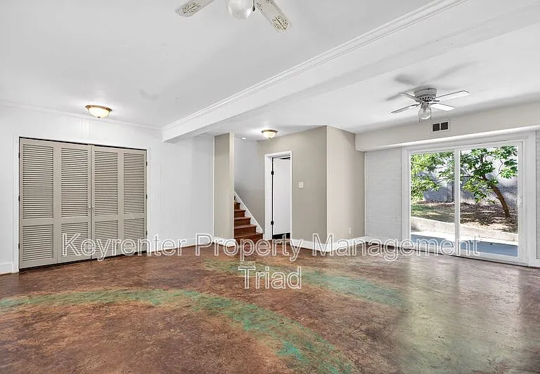 1821 W Meadowview Rd — Photo 29