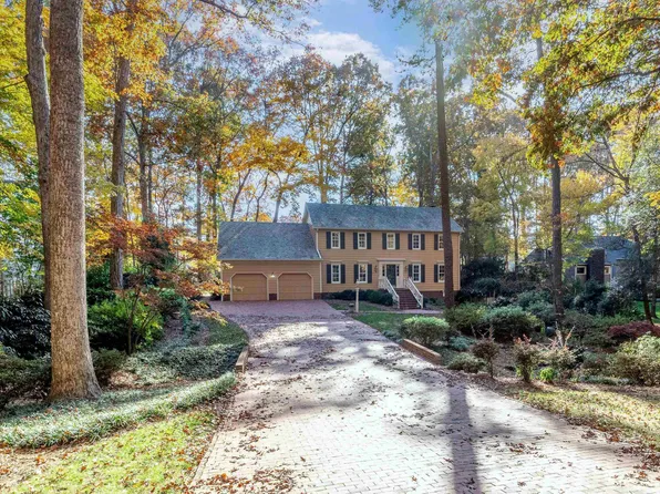 109 Queensferry Rd, Cary, NC 27511