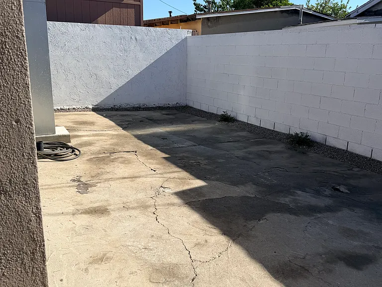 201 S Rowan Ave — Photo 19