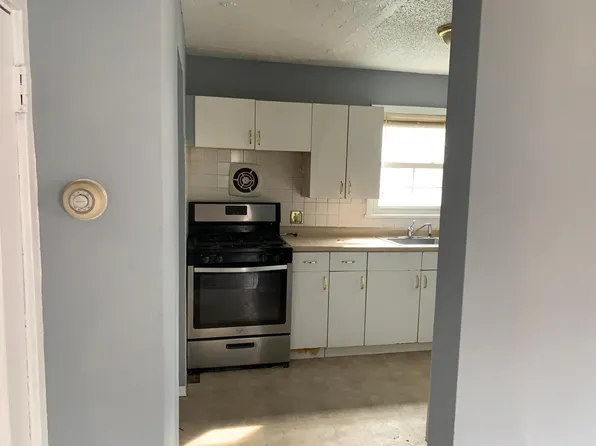 79 Mayflower St, West Hartford, CT 06110