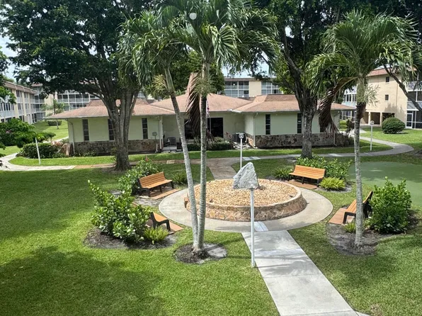 700 VILLAGE GREEN Court #221, Palm Springs, FL 33461