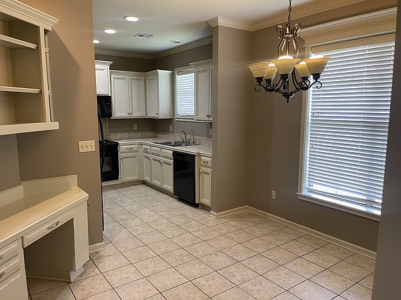 5th image of 102 Robin Dale Dr
