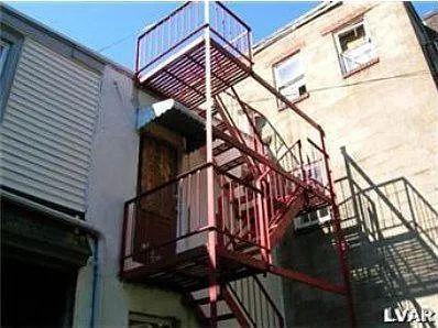 Building Photo 3