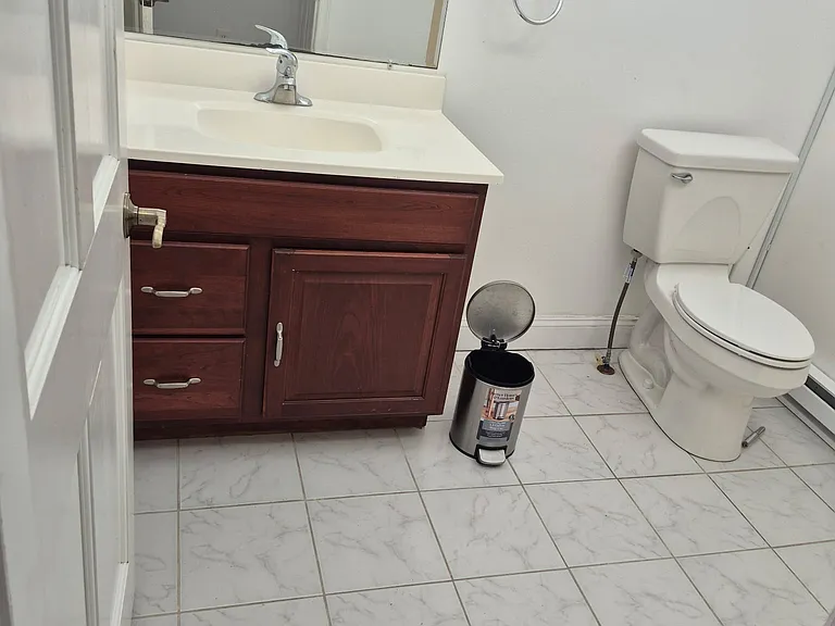 807 Sarah St #E — Photo 11