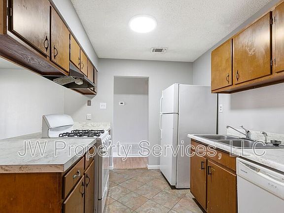 4th image of 5036 Highland Dr