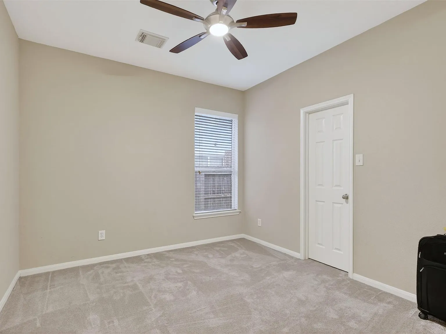 4 bed, 3.5 bath, 3140 sqft, $2,600 — Photo 4