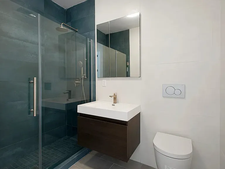 810 Grand St #2R — Photo 5