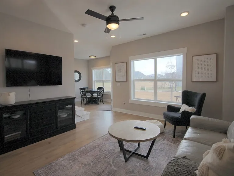 1208 S Linn St — Photo 11