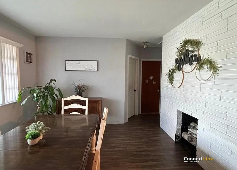 2 bed, 1.0 bath, 1303 sqft, $2,700 — Photo 2