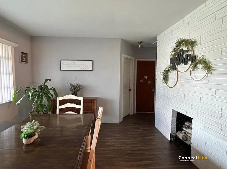 7000 SW 11th St — Photo 2