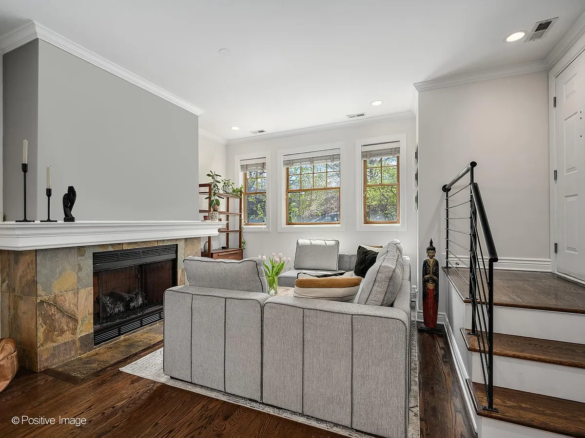 Building Photo - 1441 N Wicker Park Ave #1S