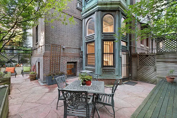 Sold by Compass | media 1