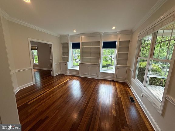 3rd image of 2075 Mountain Rd