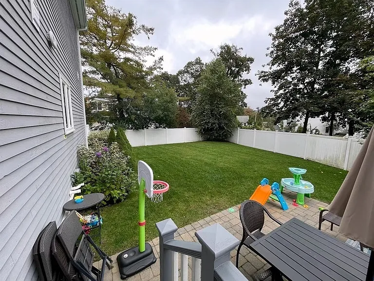 90 Circuit Ave #1 — Photo 20