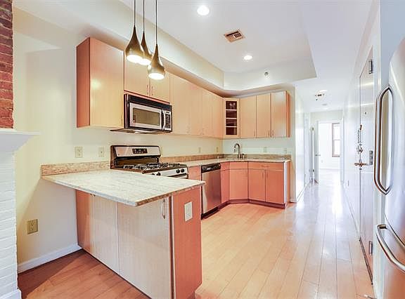 3rd image of 447 Pavonia Ave APT 4R