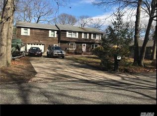25 Overlook Dr, Mastic, NY 11950