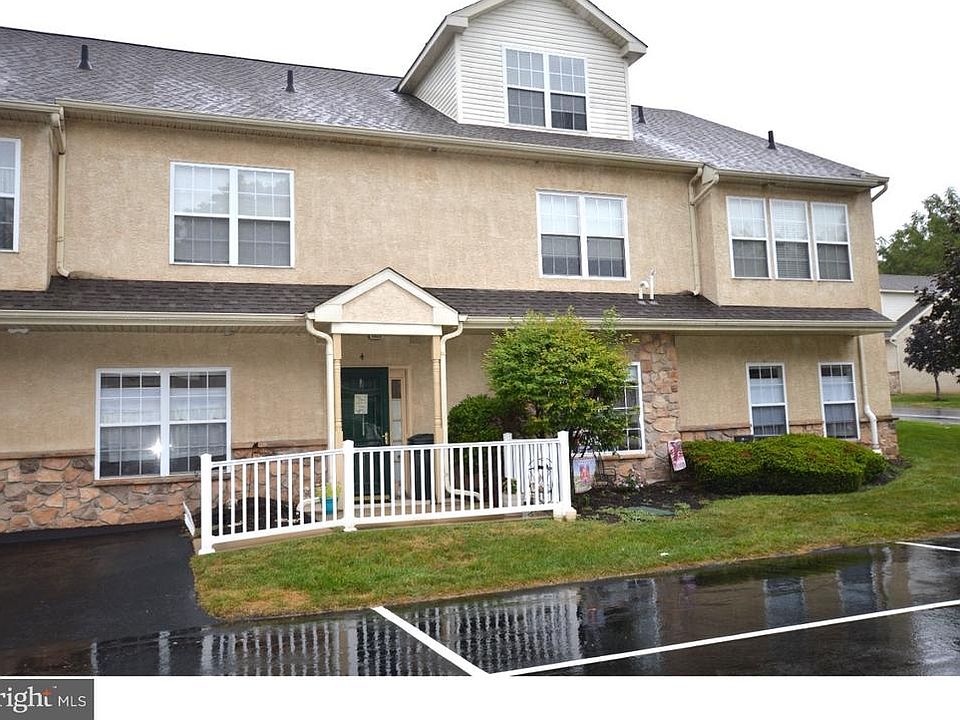 1st image of 4 Stuart Dr