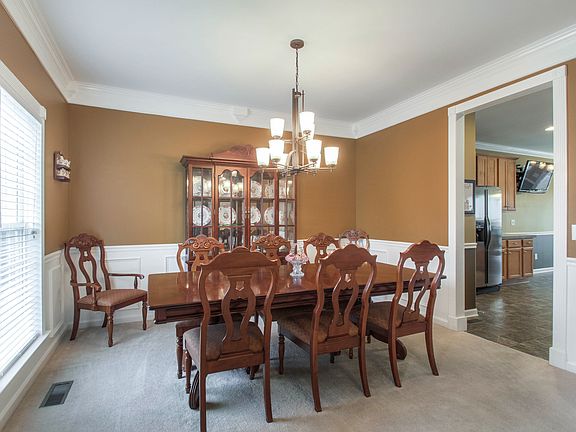 3rd image of 4017 Fairway Cir