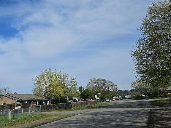 4th image of 1415 N Lily Rd