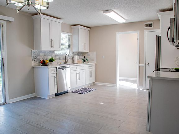 5th image of 9070 Berens St