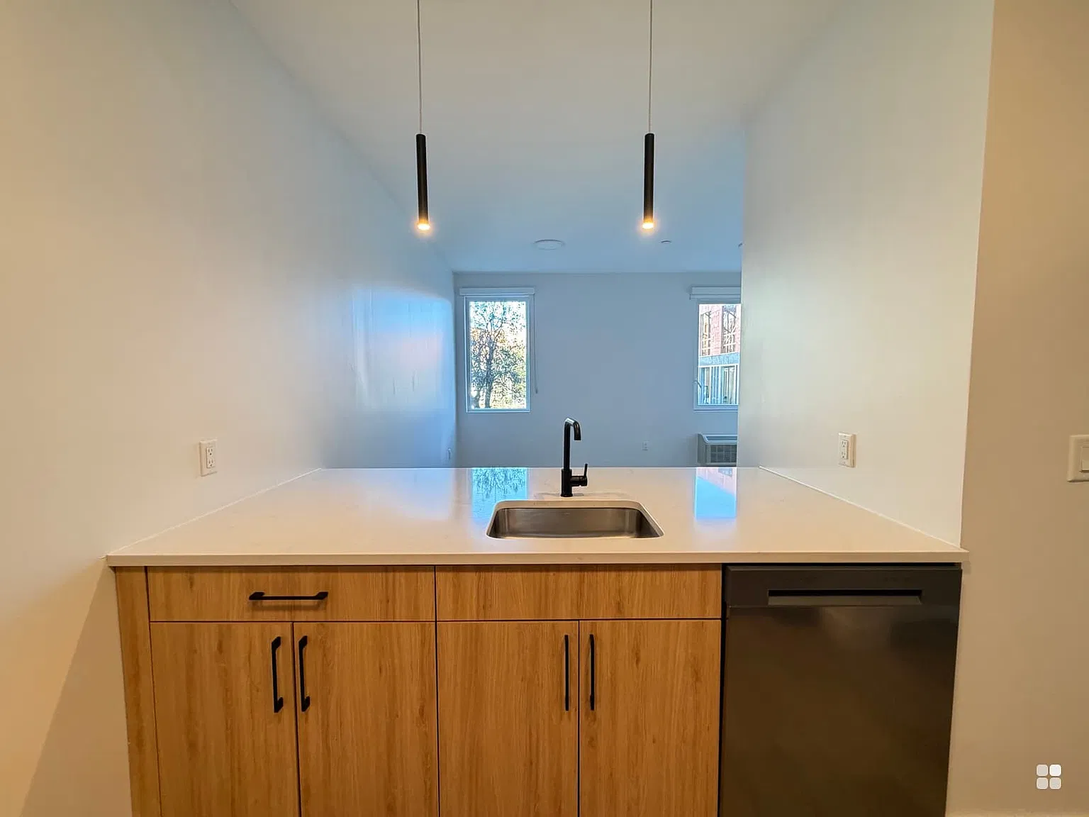 1 bed, 650 sqft, $2,450 — Photo 2