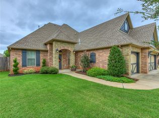 19617 Crest Ridge Dr, Edmond, OK 73012
