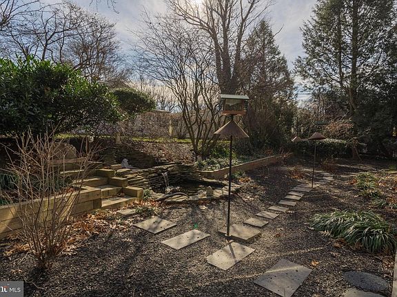 3rd image of 726 Llanfair Rd