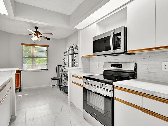 5th image of 1605 Abaco Drive #E1